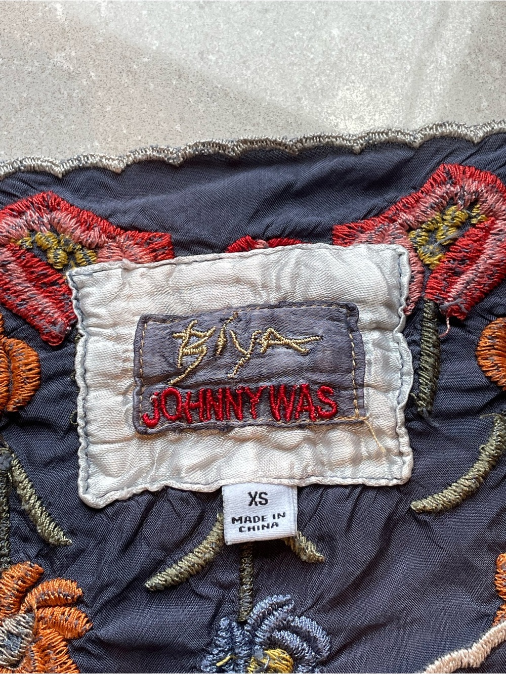 Johnny Was Lombriga Gray Embroidered Top - Picture 4 of 9